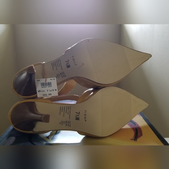 FIONI Heels - Picture 6 of 6